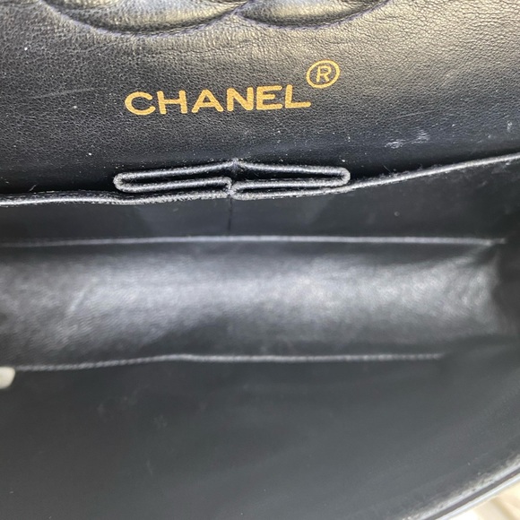 ⭐️BEAUTIFUL⭐️ CHANEL CLASSIC FLAP BAG MEDIUM 9 INCHES🔥 100% Authentic patent - Picture 15 of 17